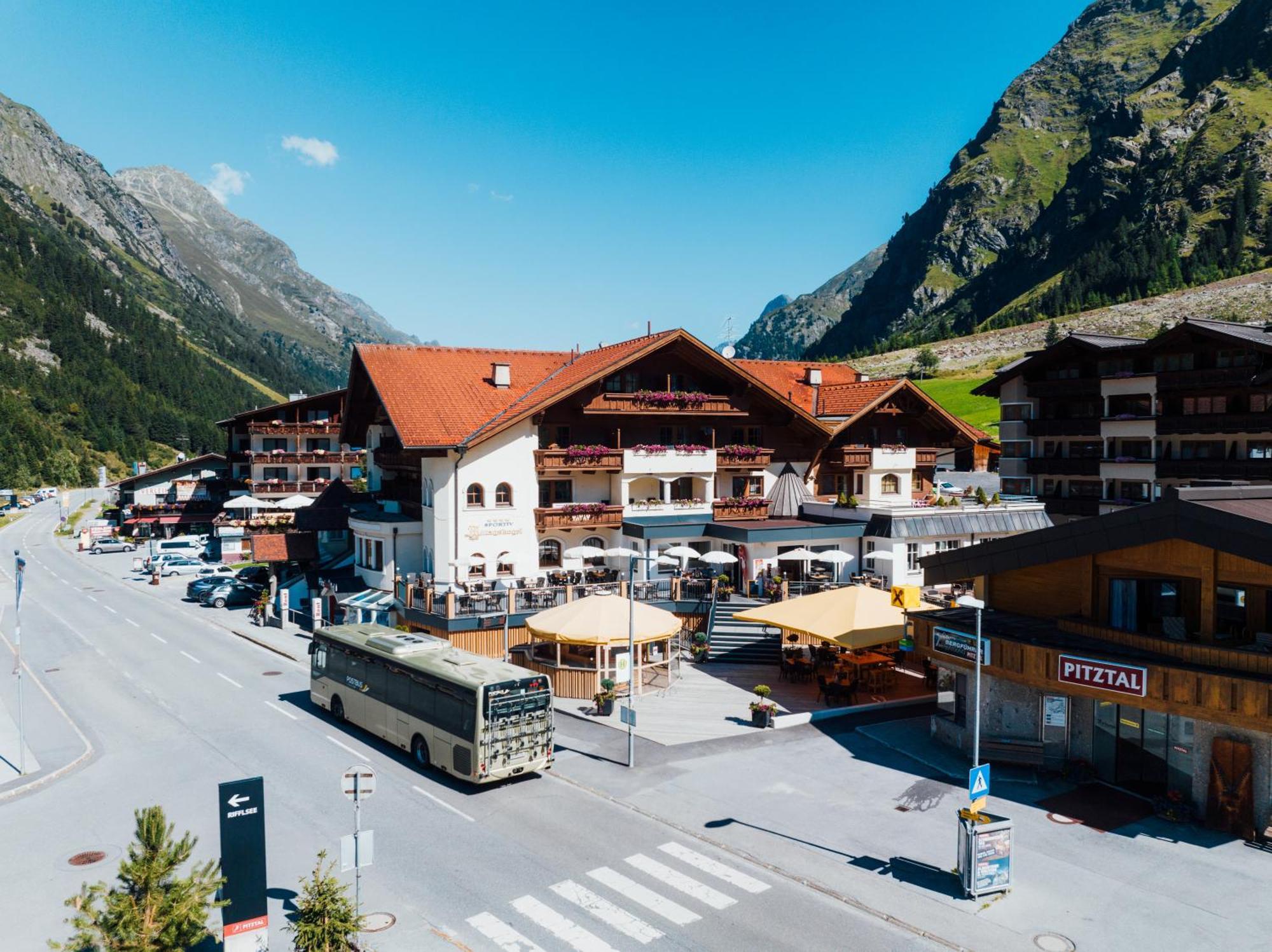 Hotel Mittagskogel Pitztal Sankt Leonhard im Pitztal Exteriör bild