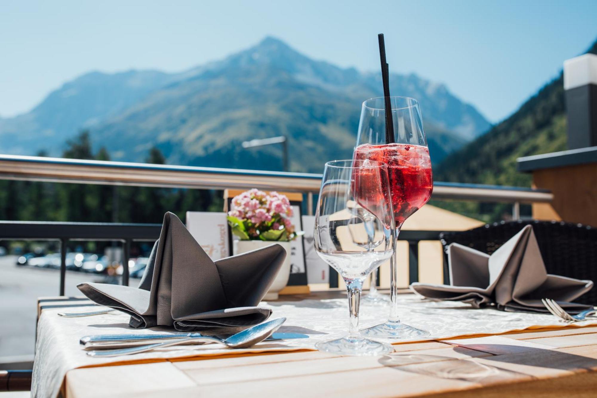 Hotel Mittagskogel Pitztal Sankt Leonhard im Pitztal Exteriör bild