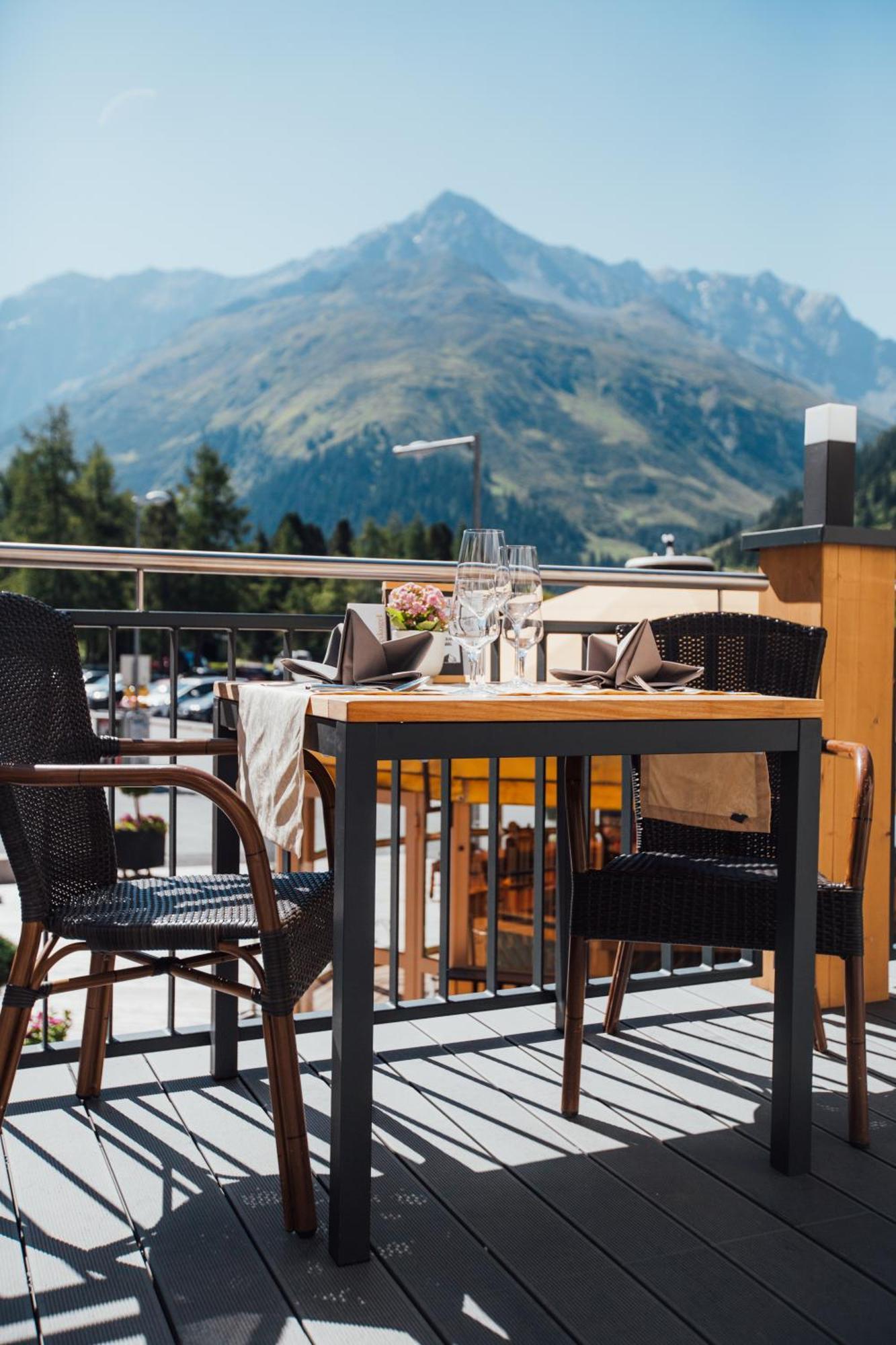 Hotel Mittagskogel Pitztal Sankt Leonhard im Pitztal Exteriör bild
