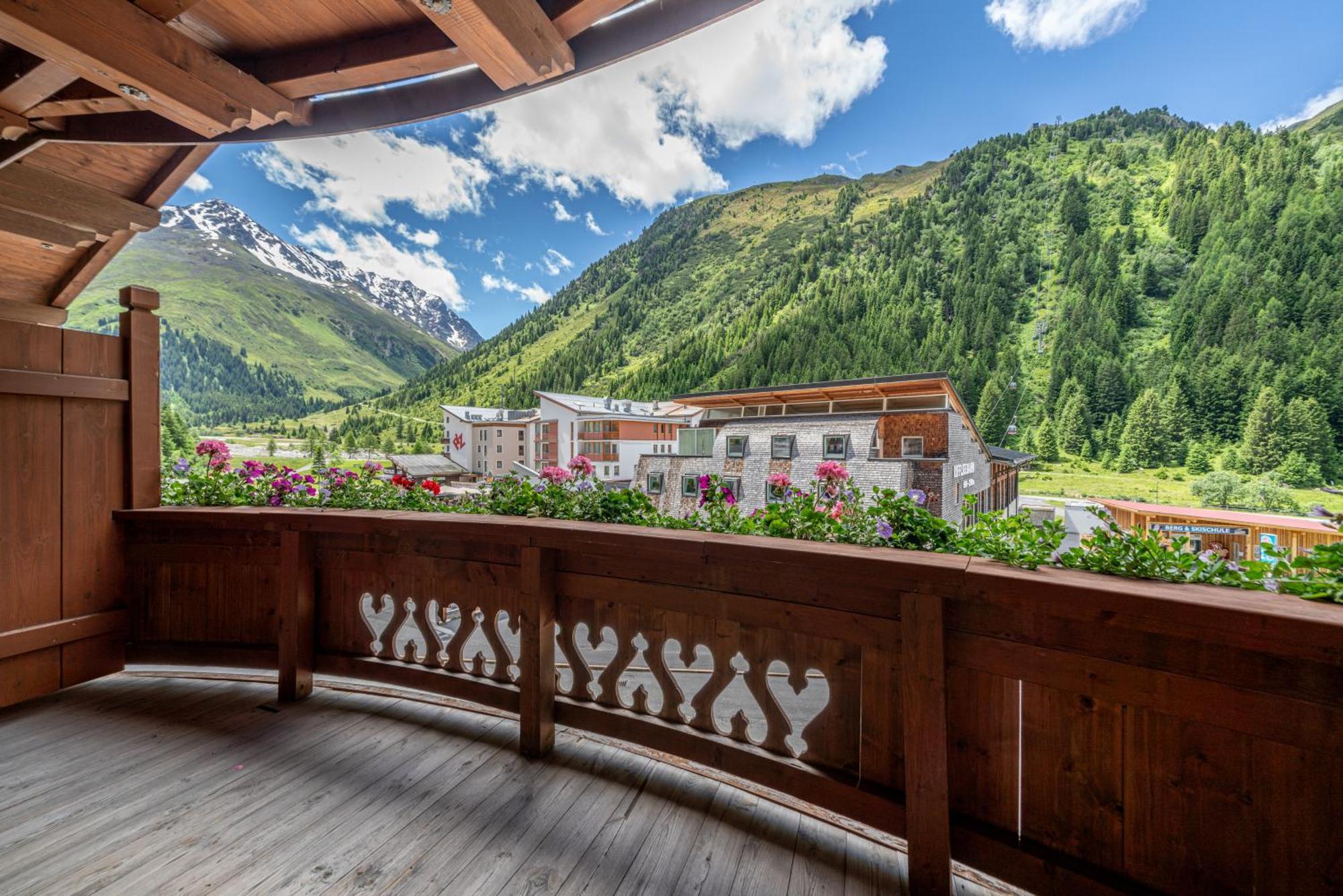 Hotel Mittagskogel Pitztal Sankt Leonhard im Pitztal Exteriör bild