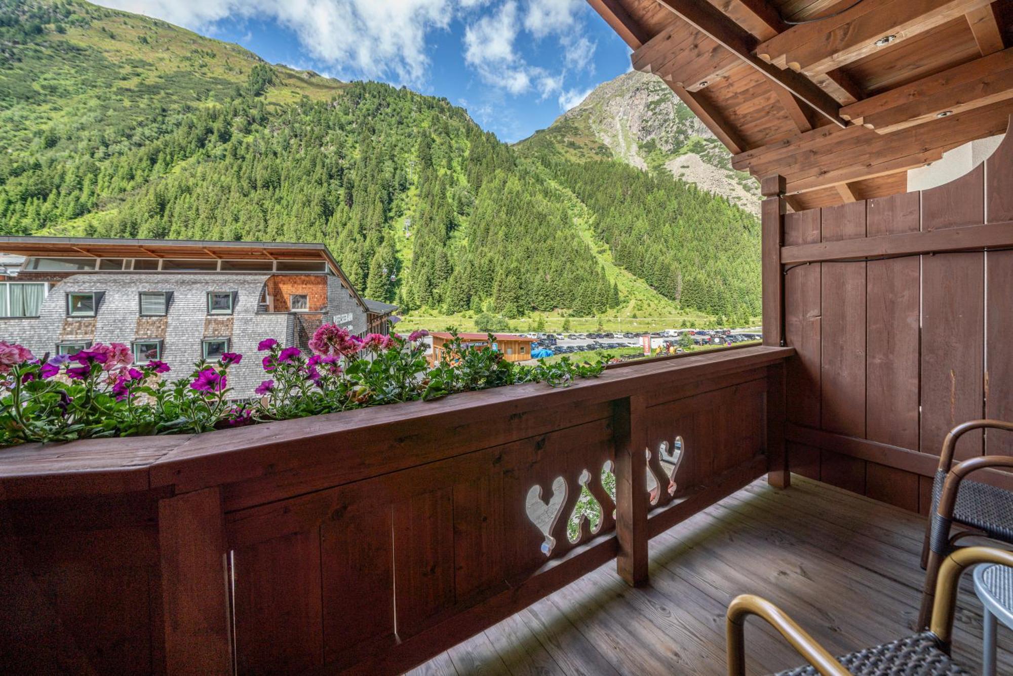 Hotel Mittagskogel Pitztal Sankt Leonhard im Pitztal Exteriör bild
