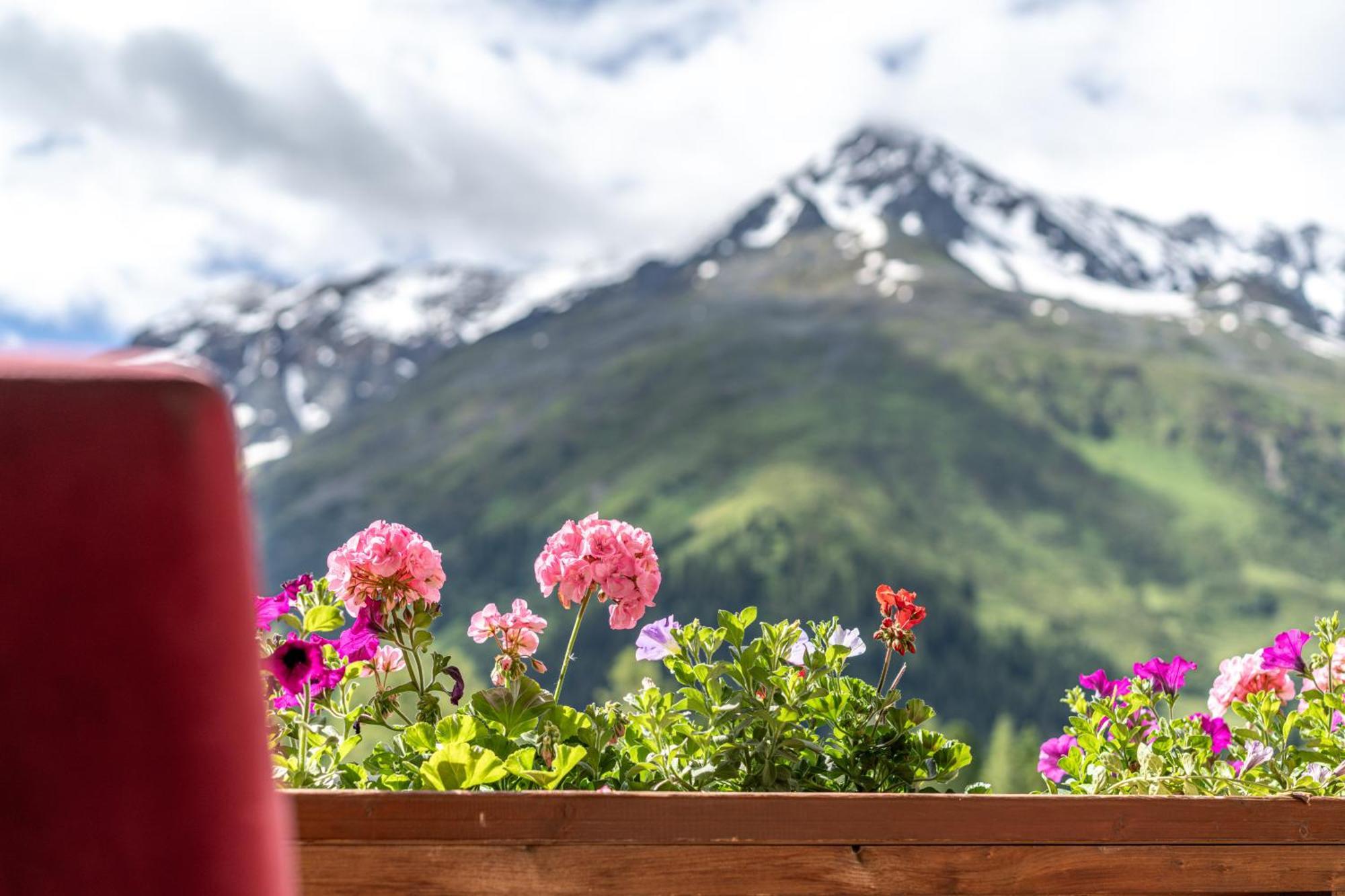 Hotel Mittagskogel Pitztal Sankt Leonhard im Pitztal Exteriör bild