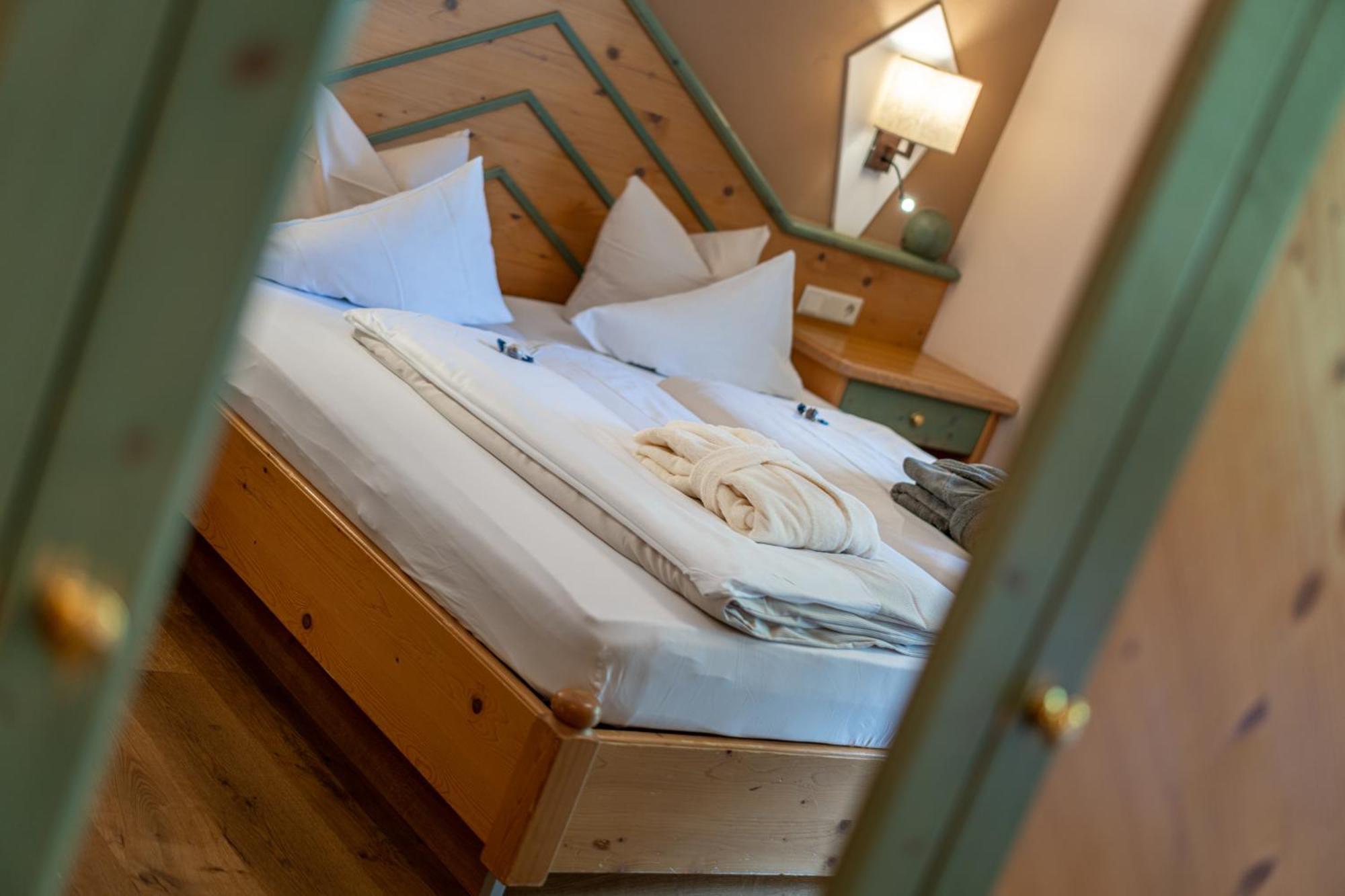 Hotel Mittagskogel Pitztal Sankt Leonhard im Pitztal Exteriör bild
